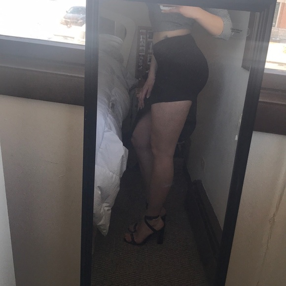 Black symmetrical mini skirt - Picture 4 of 4